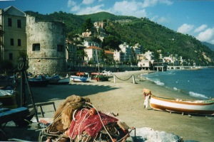 Xtrallusion photo library of independent, self-guided walking and sightseeing holidays in Italy. Pictures, images, photos and photographs taken along the way of this 1-day walking itinerary, to give you a visual impression of the day's walk.